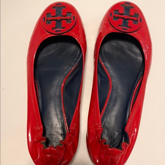 Tory Burch Red Leather Flats with Logo Medallion - Picture 1 of 5